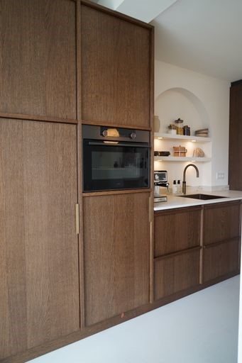 Minimal Sand Gietvloer Houten Keuken Minimal Sand gietvloer in Japandi stijl keuken