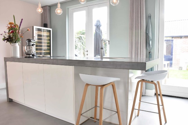 Scandinavische Gietvloer | Berkers Vloeren Scandinavische interieur in New Nordic-stijl met lichte pasteltinten en gietvloer van Berkers Vloeren